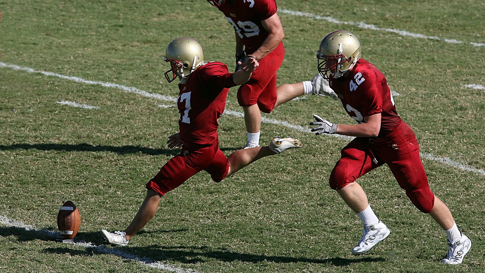 爱德华兹独揽42分掌控全场，开拓者团队篮球终结广东十连胜