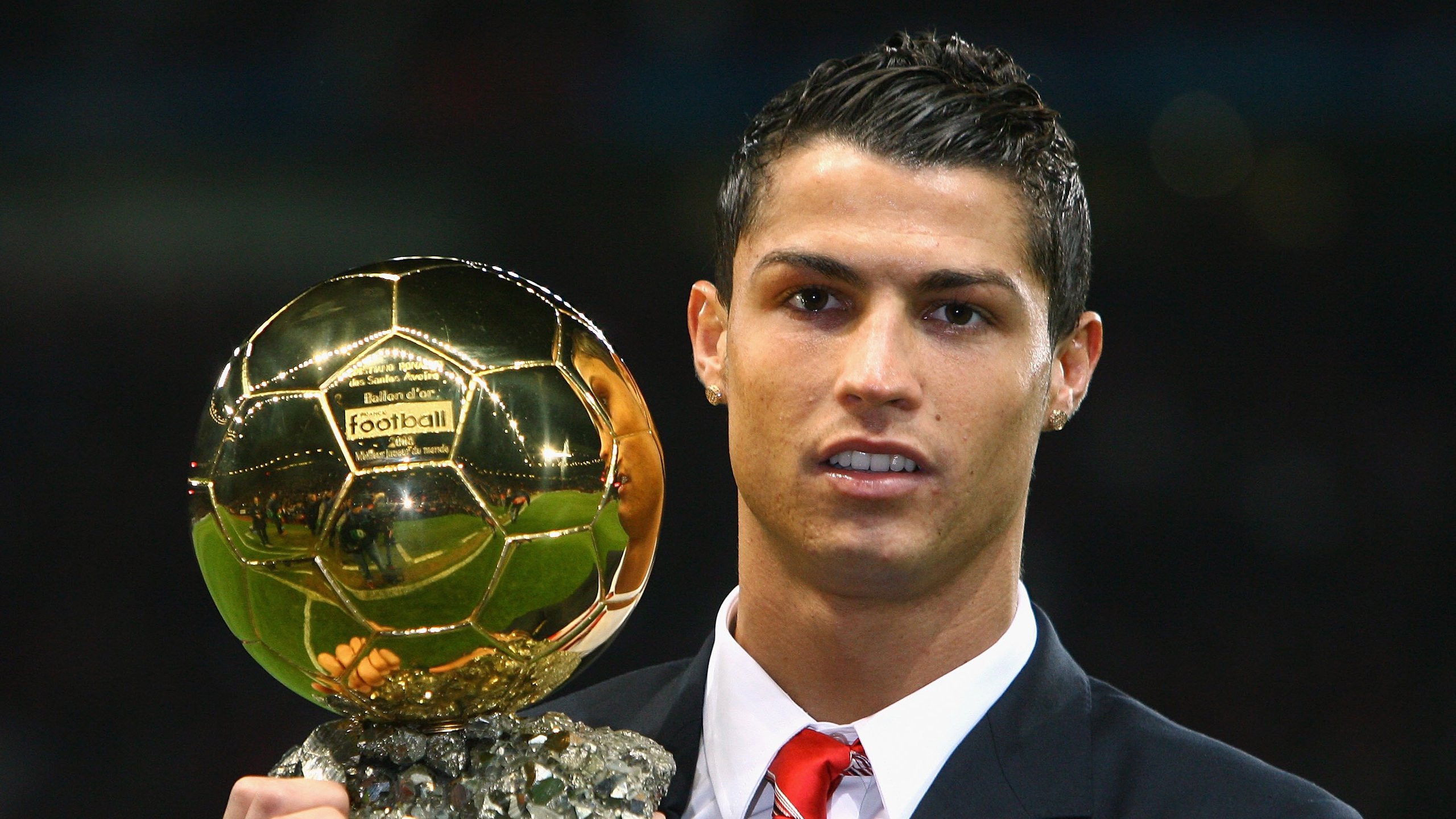 斩杀巴萨！勒沃库森奇迹之夜，戈麦斯梅开二度封神，德甲黑马踏碎诺坎普