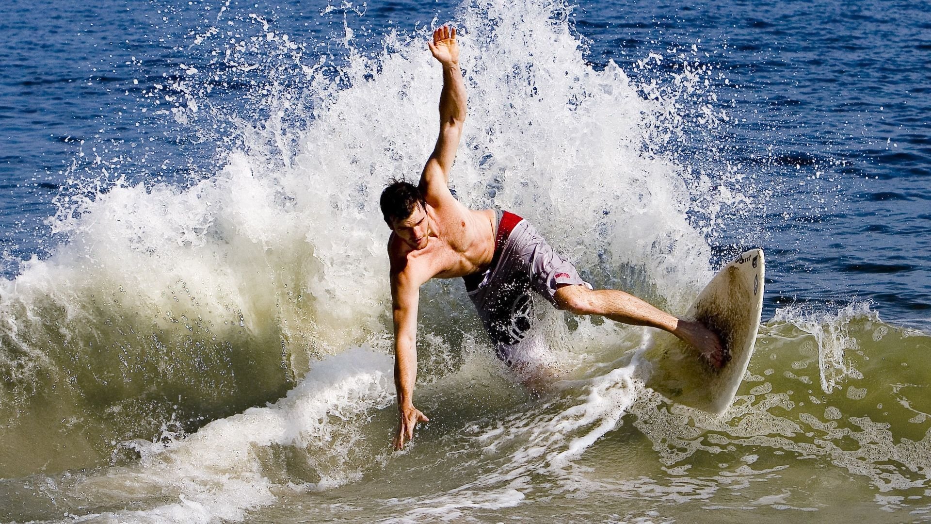 爵士绝杀雷霆引轰动！杰伦格林在美加墨世界杯赛场接管比赛点燃篮球激情